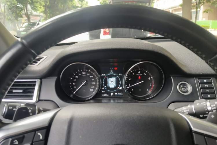 Used Land Rover Discovery Sport 2018 240 PS SE Version Instrument Cluster