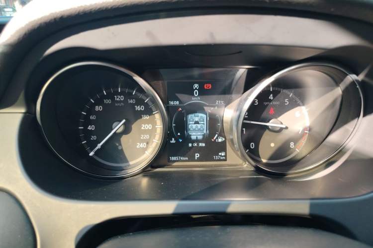 Used Land Rover Discovery Sport 2018 240 PS SE Version Instrument Cluster
