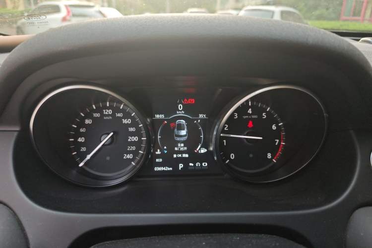 Used Land Rover Discovery Sport 2018 240 PS HSE Version Instrument Cluster