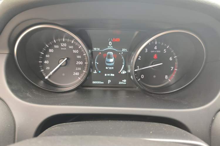 Used Land Rover Discovery Sport 2018 240 PS HSE Version Instrument Cluster
