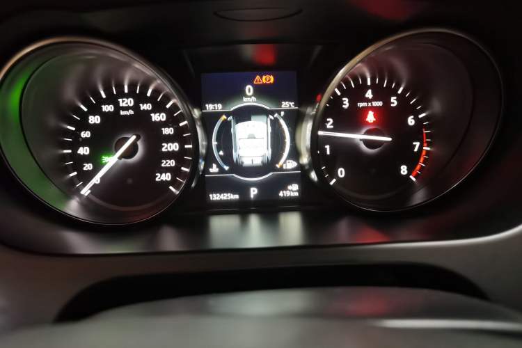Used Land Rover Discovery Sport 2018 240 PS PURE Edition Instrument Cluster