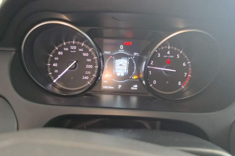 Used Land Rover Discovery Sport 2018 240 PS SE Version Instrument Cluster