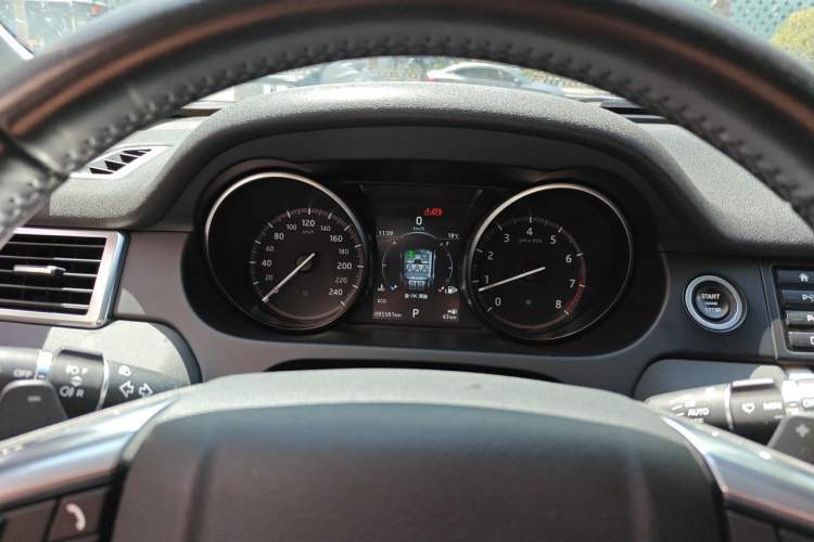 Used Land Rover Discovery Sport 2018 240 PS HSE Version Instrument Cluster