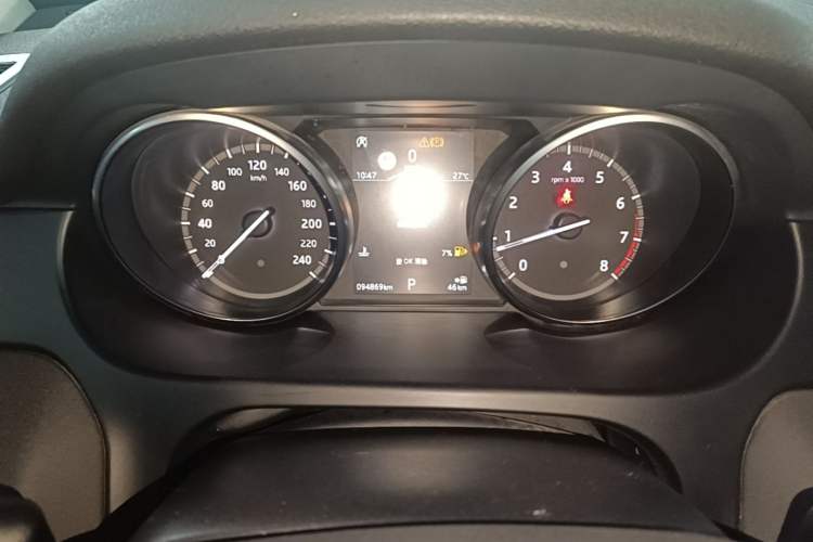 Used Land Rover Discovery Sport 2018 240 PS SE Version Instrument Cluster