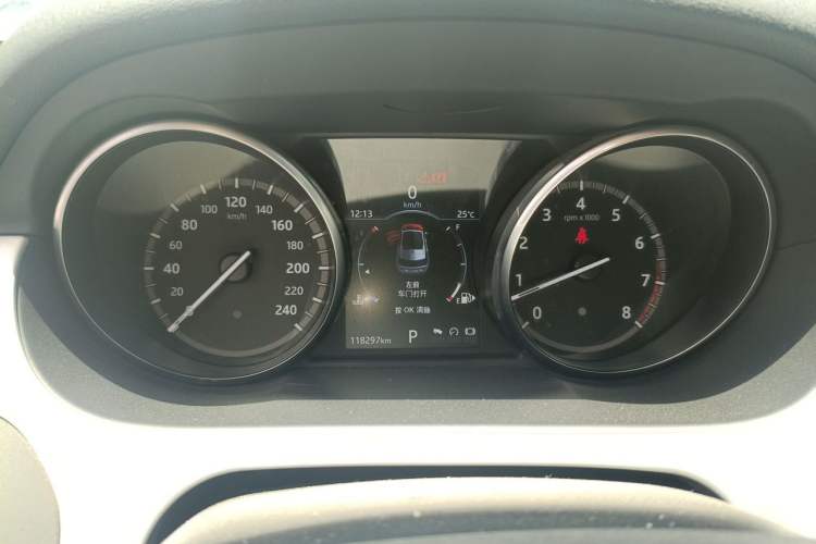 Used Land Rover Discovery Sport 2018 240 PS SE Version Instrument Cluster