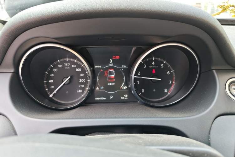 Used Land Rover Discovery Sport 2018 240 PS SE Version Instrument Cluster