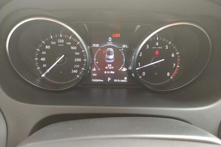 Used Land Rover Discovery Sport 2018 240 PS SE Version Instrument Cluster