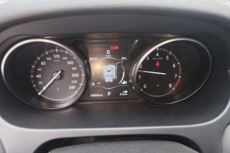 Used Land Rover Discovery Sport 2018 240 PS PURE Edition Instrument Cluster
