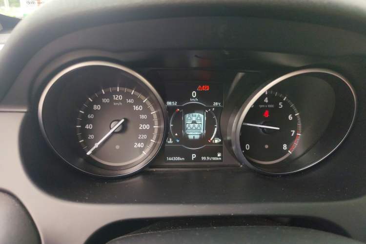 Used Land Rover Discovery Sport 2018 240 PS SE Version Instrument Cluster