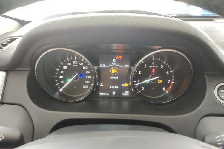 Used Land Rover Discovery Sport 2018 240 PS HSE Version Instrument Cluster