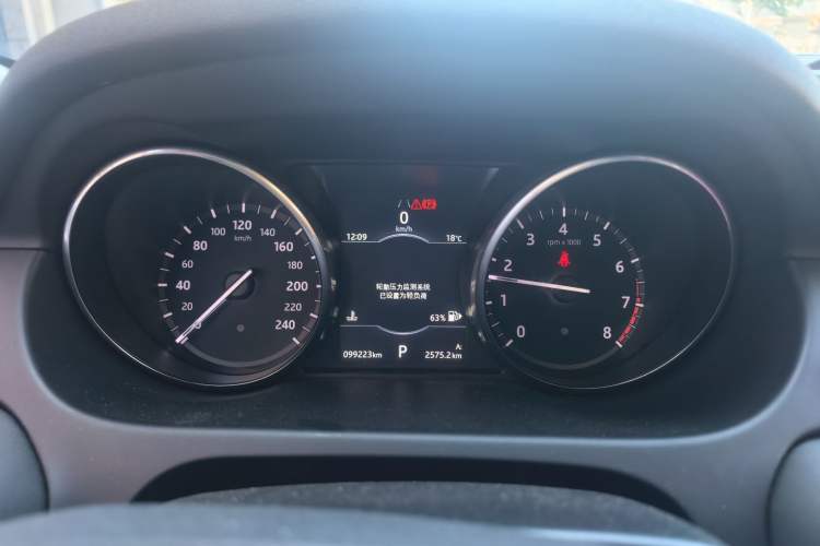 Used Land Rover Discovery Sport 2018 240 PS SE Version Instrument Cluster