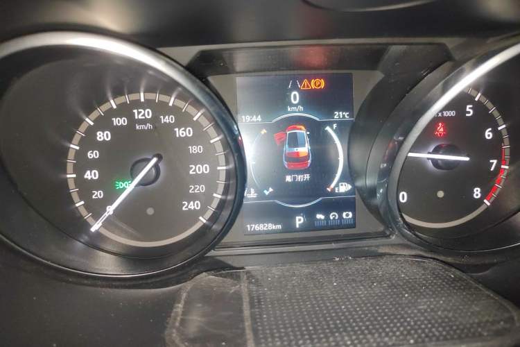 Used Land Rover Discovery Sport 2018 240 PS HSE LUXURY Edition Instrument Cluster