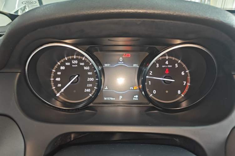 Used Land Rover Discovery Sport 2018 240 PS SE Version Instrument Cluster