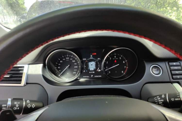 Used Land Rover Discovery Sport 2018 240 PS SE Version Instrument Cluster