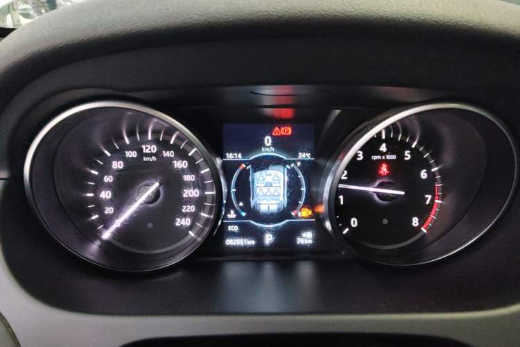 Used Land Rover Discovery Sport 2018 240 PS SE Version Instrument Cluster