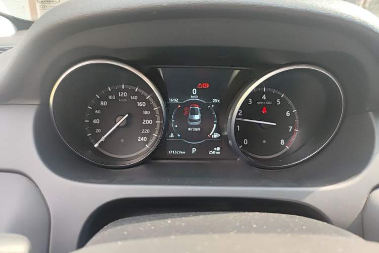 Used Land Rover Discovery Sport 2018 240 PS SE Version Instrument Cluster