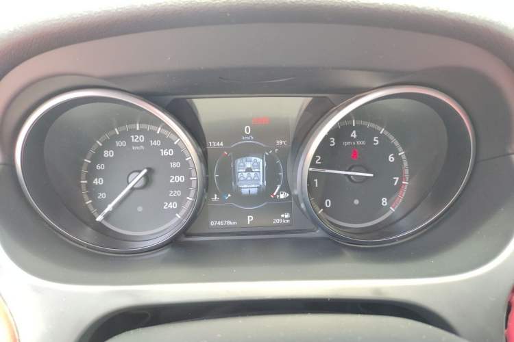 Used Land Rover Discovery Sport 2018 240 PS SE Version Instrument Cluster