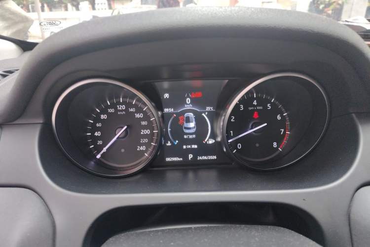 Used Land Rover Discovery Sport 2018 240 PS SE Version Instrument Cluster