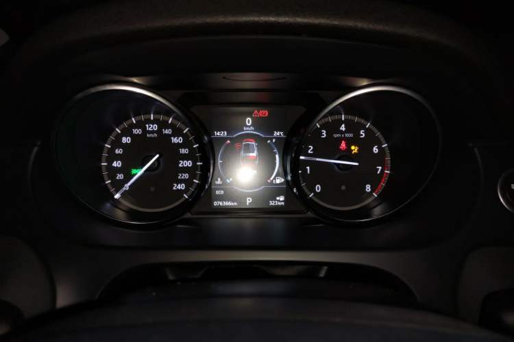 Used Land Rover Discovery Sport 2018 240 PS SE Version Instrument Cluster