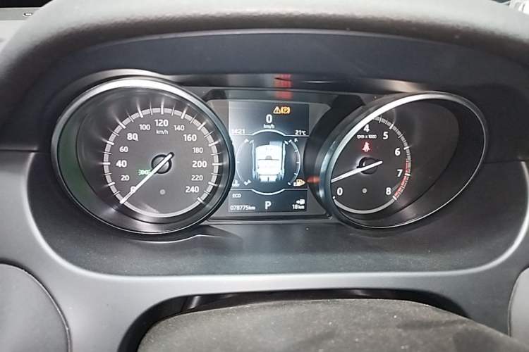 Used Land Rover Discovery Sport 2018 240 PS SE Version Instrument Cluster