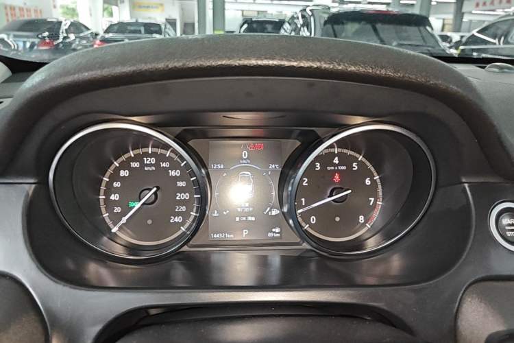 Used Land Rover Discovery Sport 2018 240 PS HSE Version Instrument Cluster
