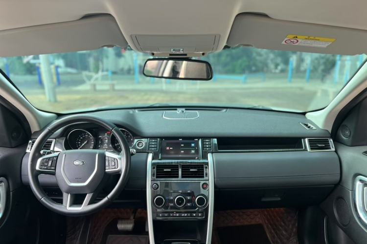 Used Land Rover Discovery Sport 2018 240 PS SE Version Interior 1