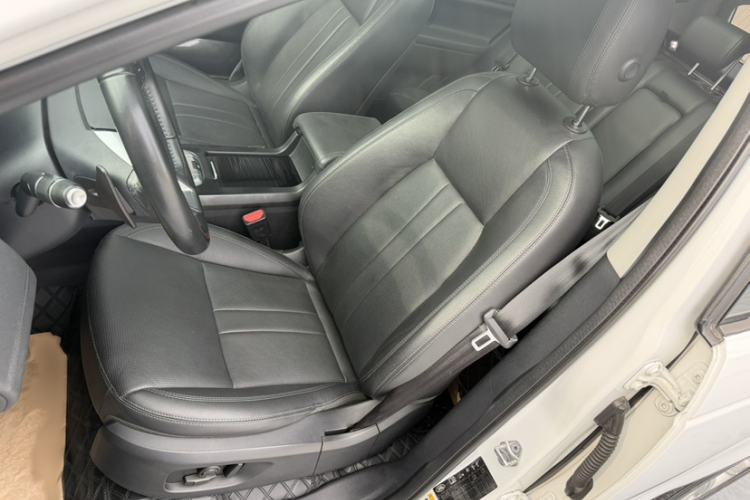 Used Land Rover Discovery Sport 2018 240 PS SE Version Interior 1