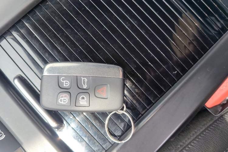Used Land Rover Discovery Sport 2018 240 PS SE Version Interior 1