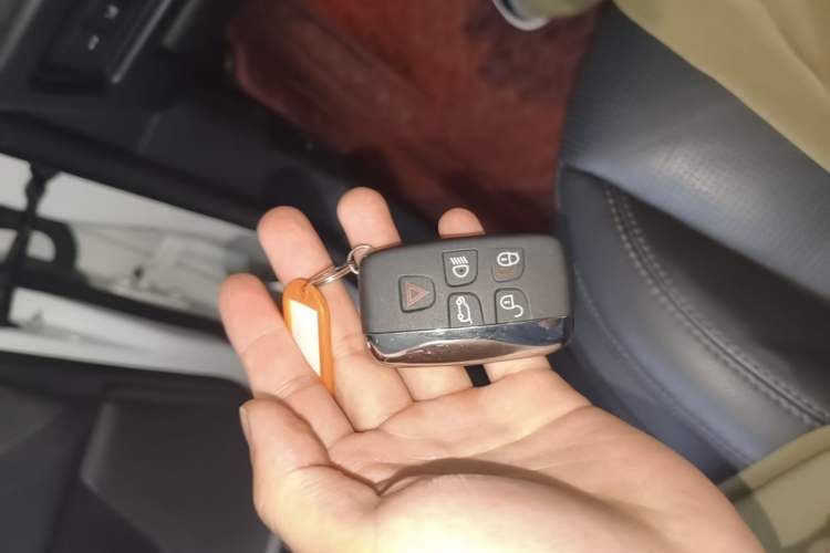 Used Land Rover Discovery Sport 2018 240 PS HSE Version Interior 1