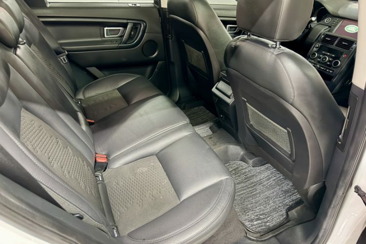 Used Land Rover Discovery Sport 2018 240 PS PURE Edition Interior 1