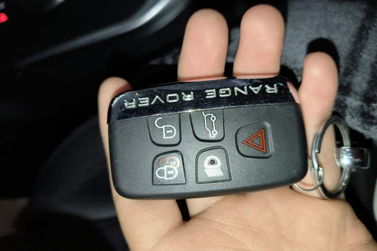 Used Land Rover Discovery Sport 2018 240 PS PURE Edition Interior 1