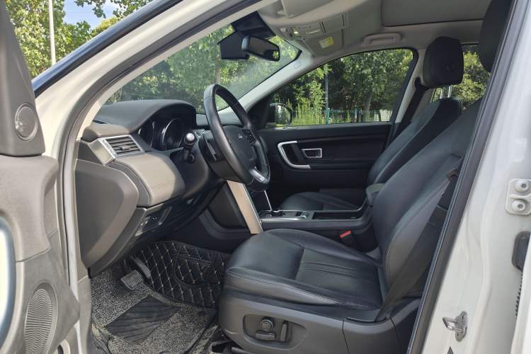 Used Land Rover Discovery Sport 2018 240 PS SE Version Interior 1