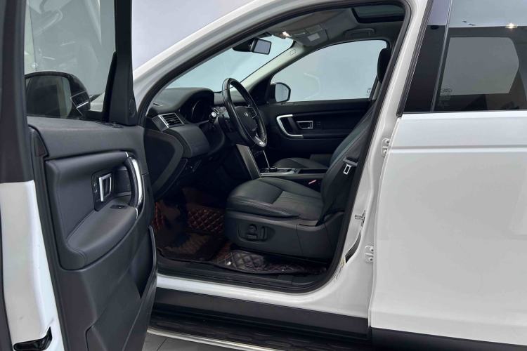 Used Land Rover Discovery Sport 2018 240 PS HSE Version Interior 1