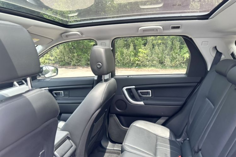 Used Land Rover Discovery Sport 2018 240 PS HSE Version Interior 1