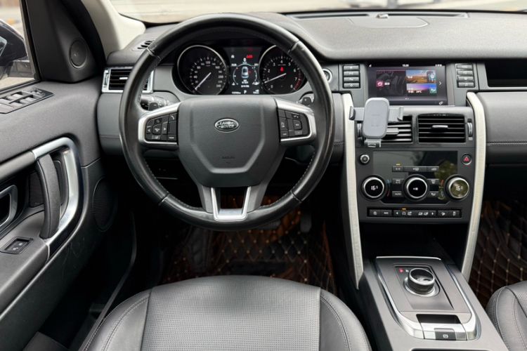 Used Land Rover Discovery Sport 2018 240 PS SE Version Interior 10