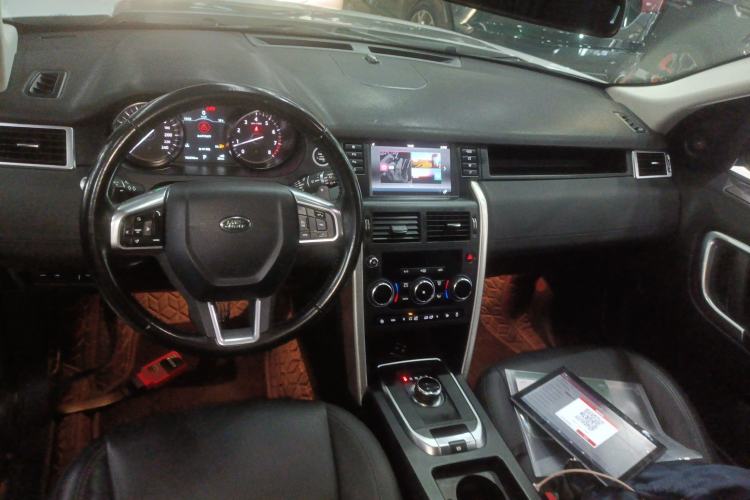 Used Land Rover Discovery Sport 2018 240 PS SE Version Interior 2
