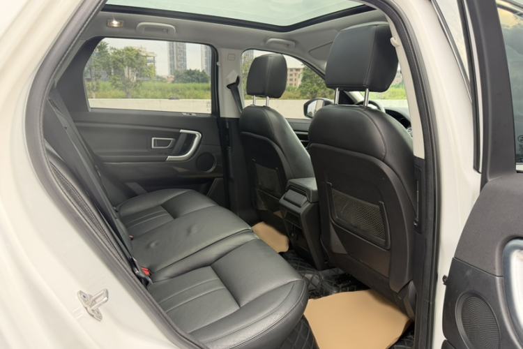 Used Land Rover Discovery Sport 2018 240 PS SE Version Interior 2