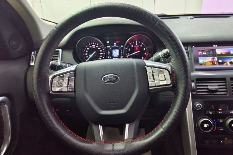 Used Land Rover Discovery Sport 2018 240 PS HSE Version Interior 2