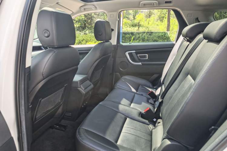 Used Land Rover Discovery Sport 2018 240 PS HSE Version Interior 2