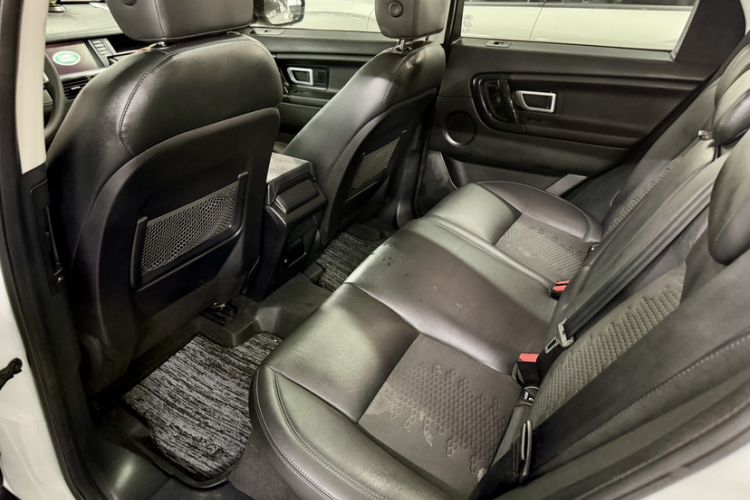 Used Land Rover Discovery Sport 2018 240 PS PURE Edition Interior 2