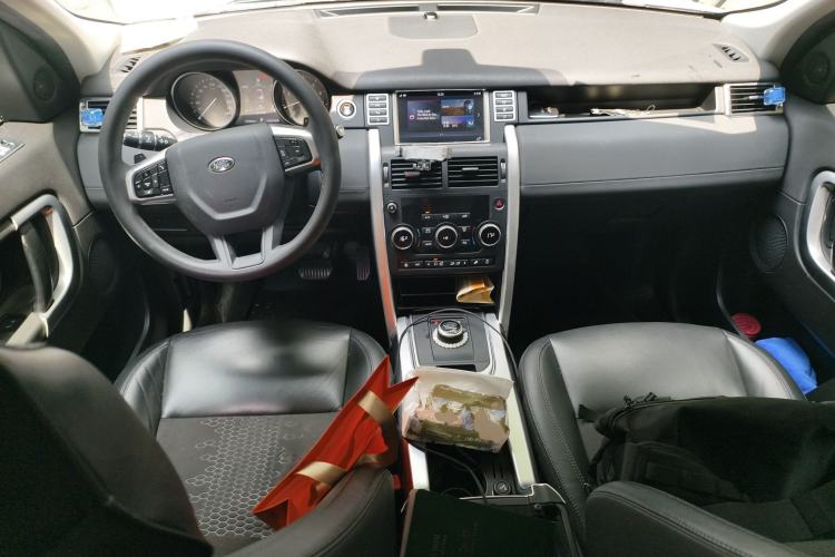 Used Land Rover Discovery Sport 2018 240 PS PURE Edition Interior 2