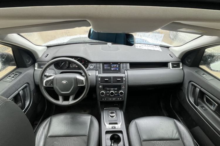 Used Land Rover Discovery Sport 2018 240 PS PURE Edition Interior 2