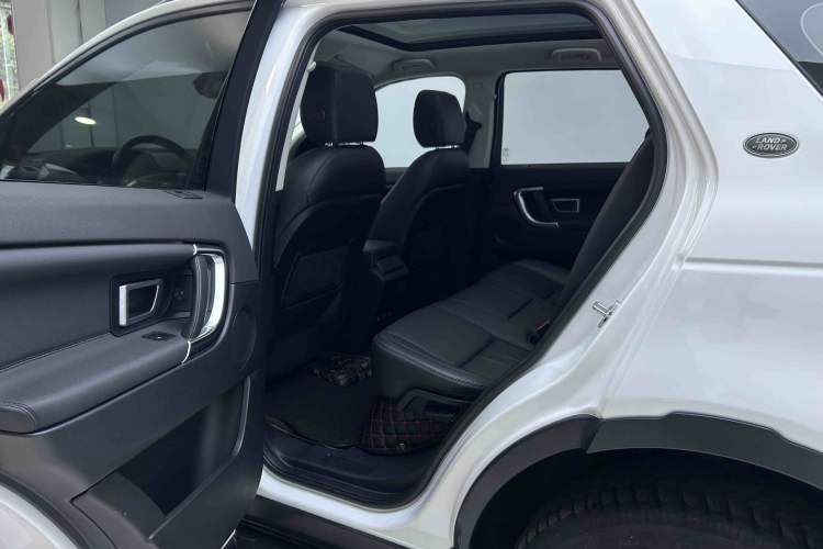 Used Land Rover Discovery Sport 2018 240 PS HSE Version Interior 2