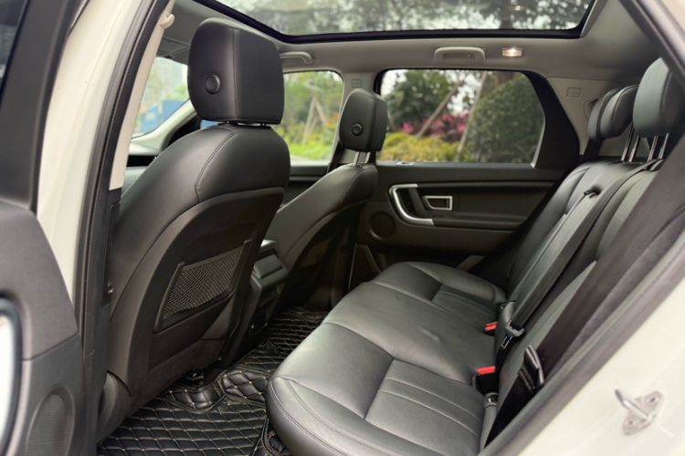 Used Land Rover Discovery Sport 2018 240 PS SE Version Interior 3