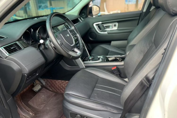 Used Land Rover Discovery Sport 2018 240 PS SE Version Interior 3