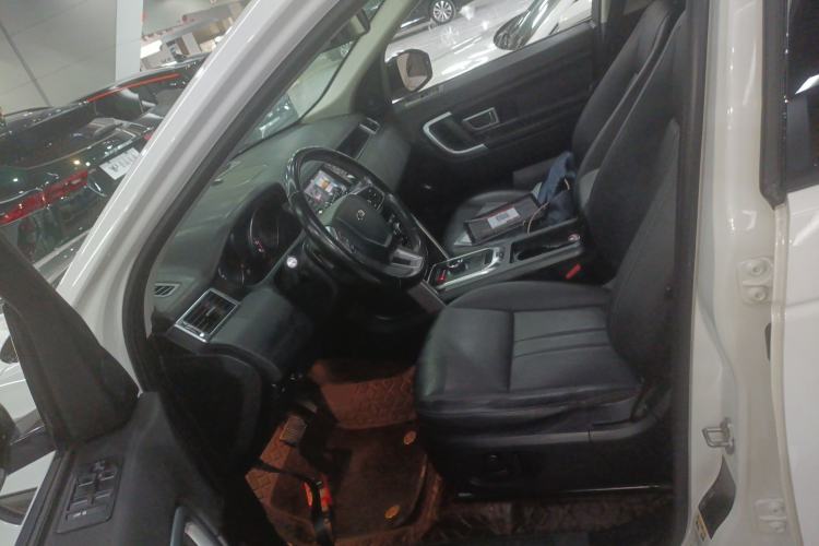 Used Land Rover Discovery Sport 2018 240 PS SE Version Interior 3