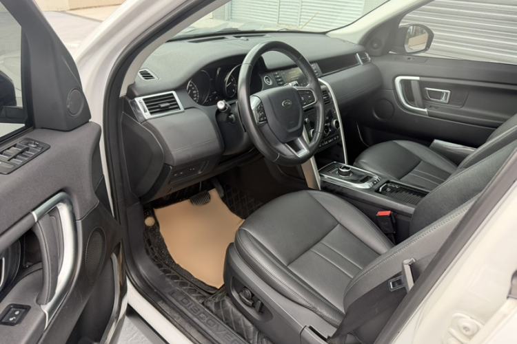 Used Land Rover Discovery Sport 2018 240 PS SE Version Interior 3