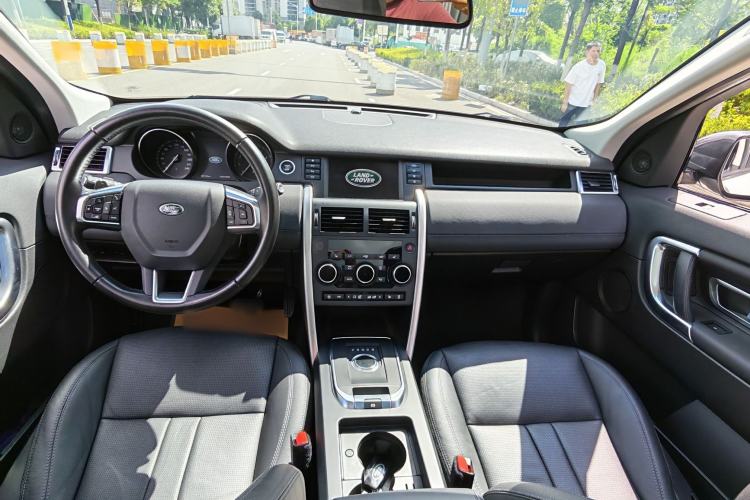 Used Land Rover Discovery Sport 2018 240 PS HSE Version Interior 3