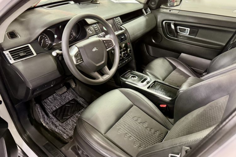 Used Land Rover Discovery Sport 2018 240 PS PURE Edition Interior 3