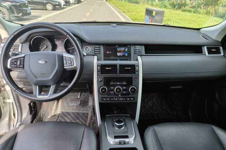 Used Land Rover Discovery Sport 2018 240 PS SE Version Interior 3